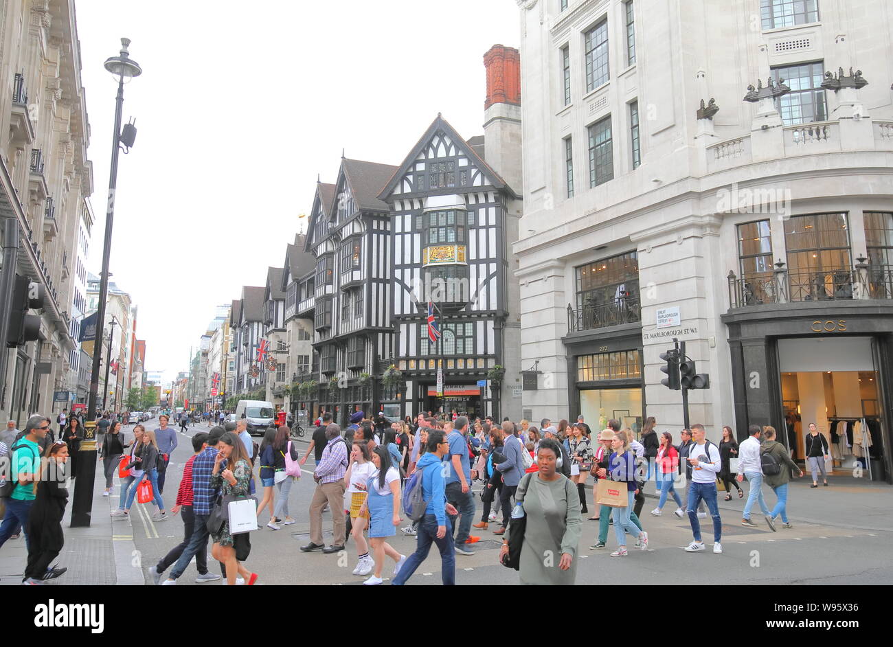 Centre commercial Liberty Oxford Circus cityscape London UK Banque D'Images