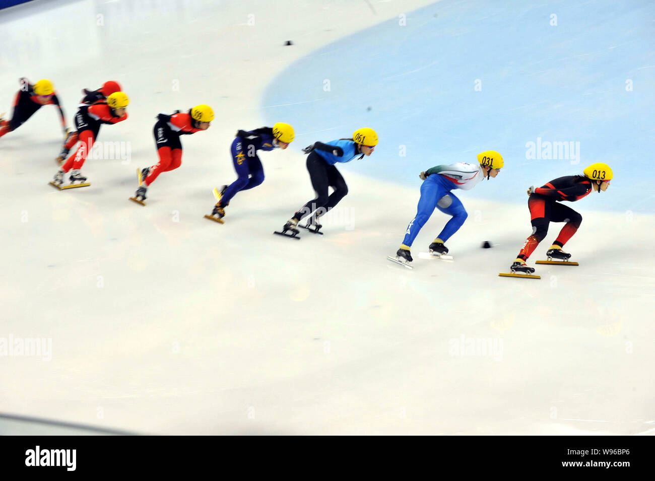 La concurrence dans l'patineurs womens 3000m finale du relais au cours de l'ISU 2012 Championnats du monde de patinage de vitesse courte piste de l'Oriental Sports Center à Shanghai, Banque D'Images