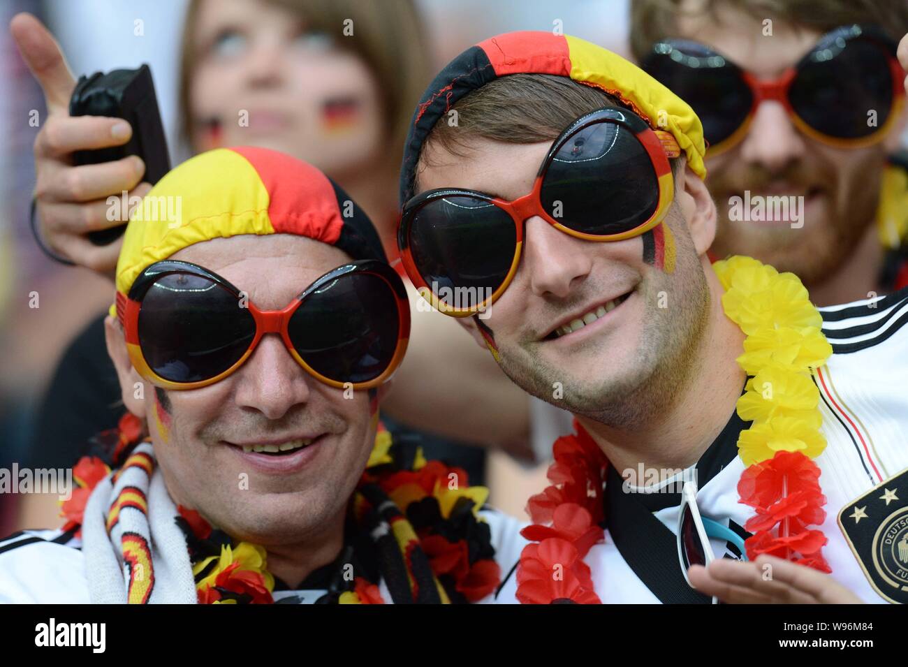 Les fans de football d'Allemagne sont présentées avant la demi-finale entre l'Italie et l'Allemagne au cours de l'UEFA Championnat d'Europe de football en 2012 dans les guerres Banque D'Images