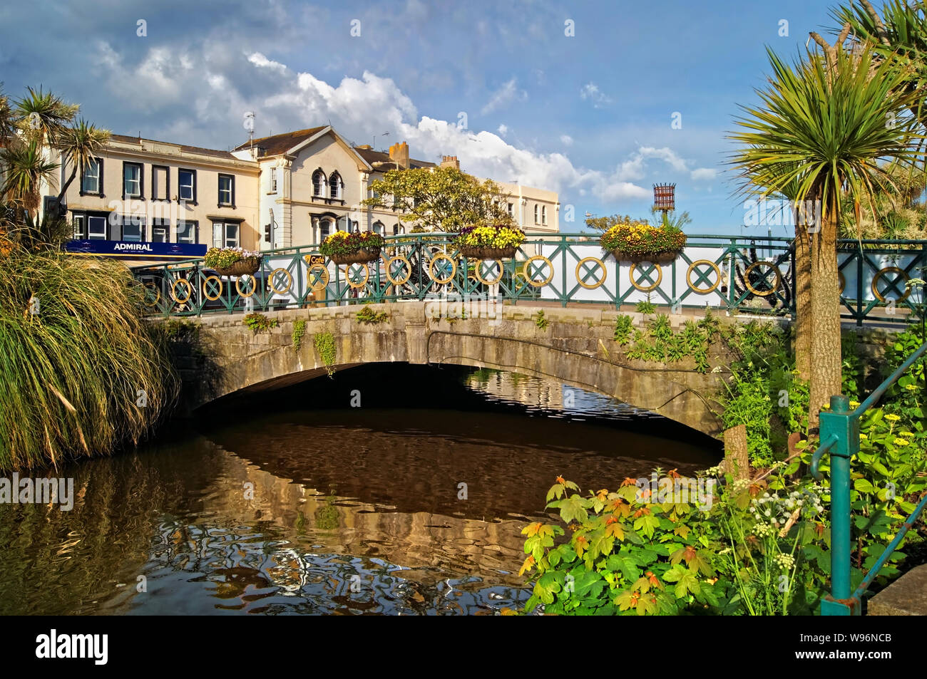 UK,,Devon Dawlish Dawlish,eau et Bridge Banque D'Images