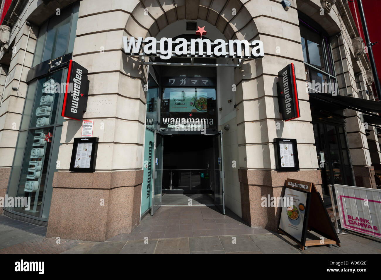 Le Wagamama cuisine japonaise restaurant situé dans le centre-ville de Manchester en Printworks. Banque D'Images