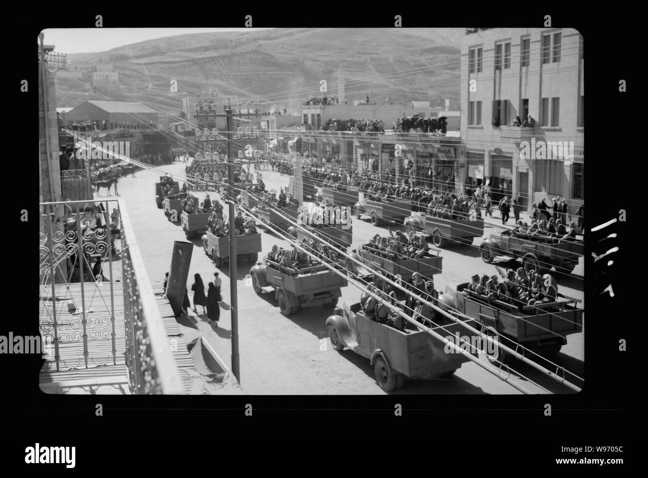 Amman. 24e anniversaire de la révolte arabe sous le Roi Hussein & Laurent, le 11 septembre 1940, célébration. Le défilé en municipalité square Banque D'Images