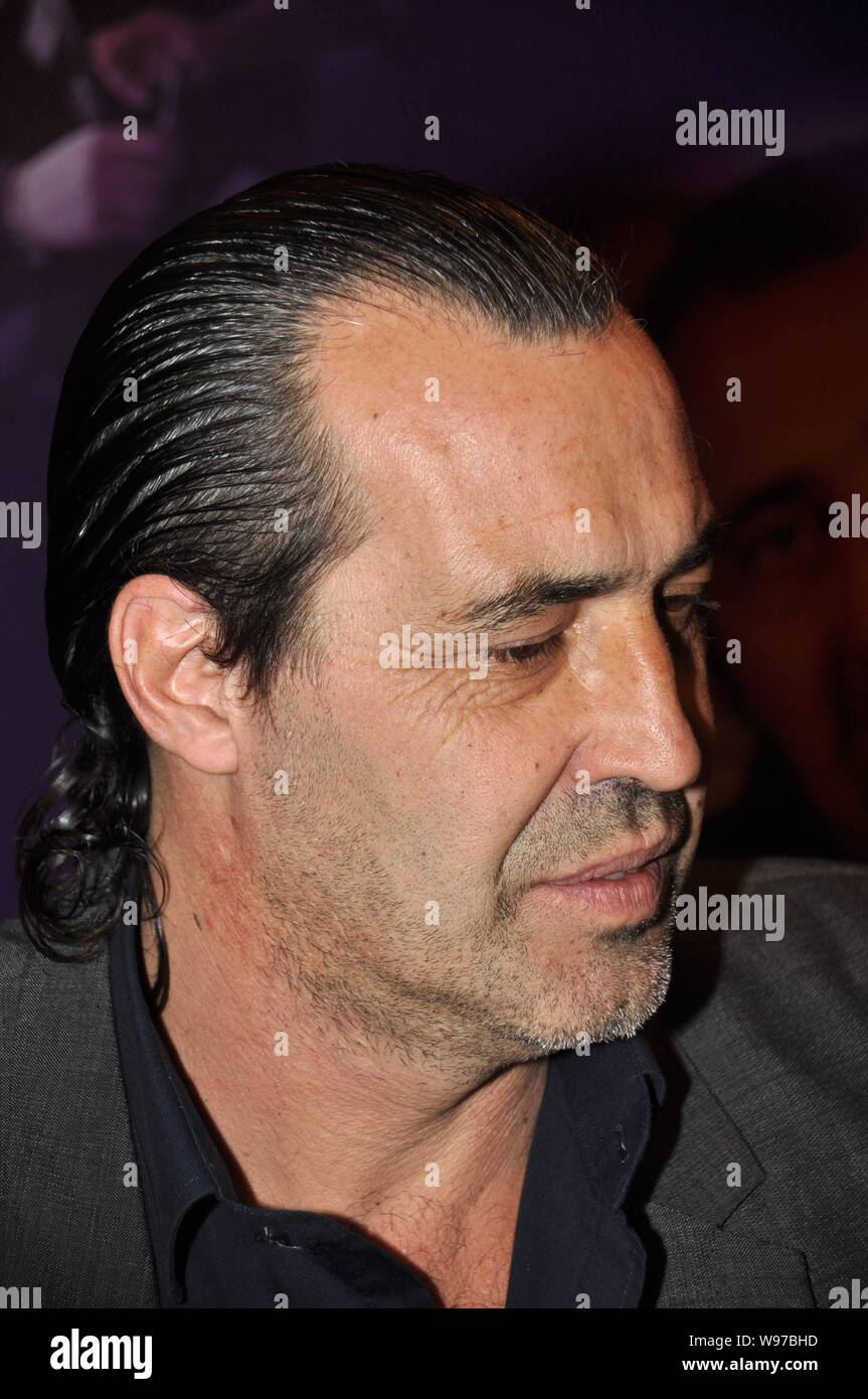 Ex-entraîneur de soccer national Argentine Sergio Batista, le nouvel entraîneur de Shanghai Shenhua, est photographié au cours d'une conférence de presse à Shanghai, Chin Banque D'Images