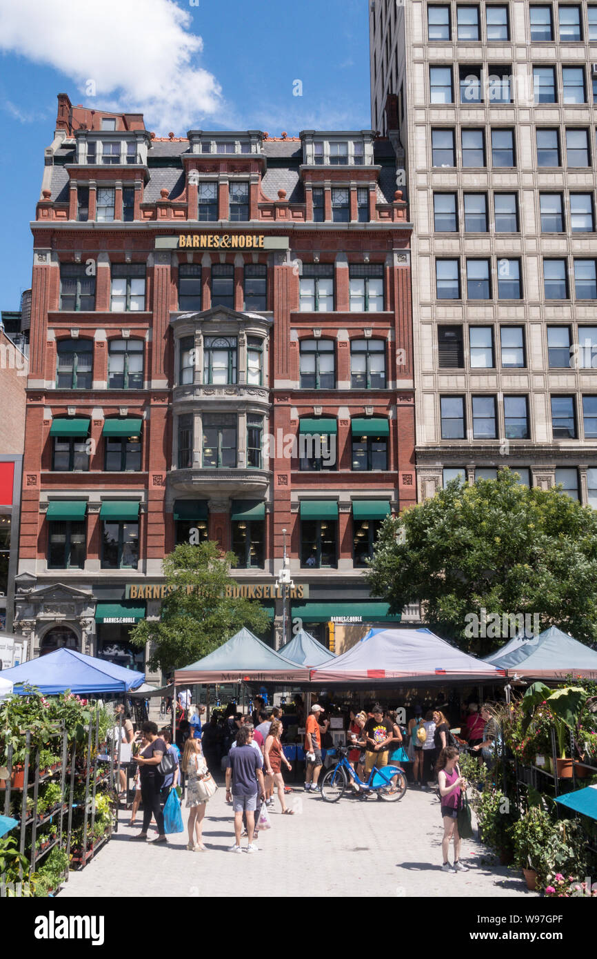 Le marché vert avec des produits cultivés localement est dans l'Union square, NEW YORK, USA Banque D'Images