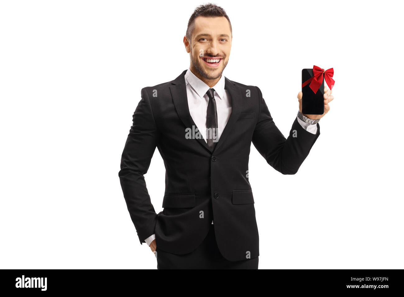 Cheerful man in a suit holding a mobile phone présent isolé sur fond blanc Banque D'Images
