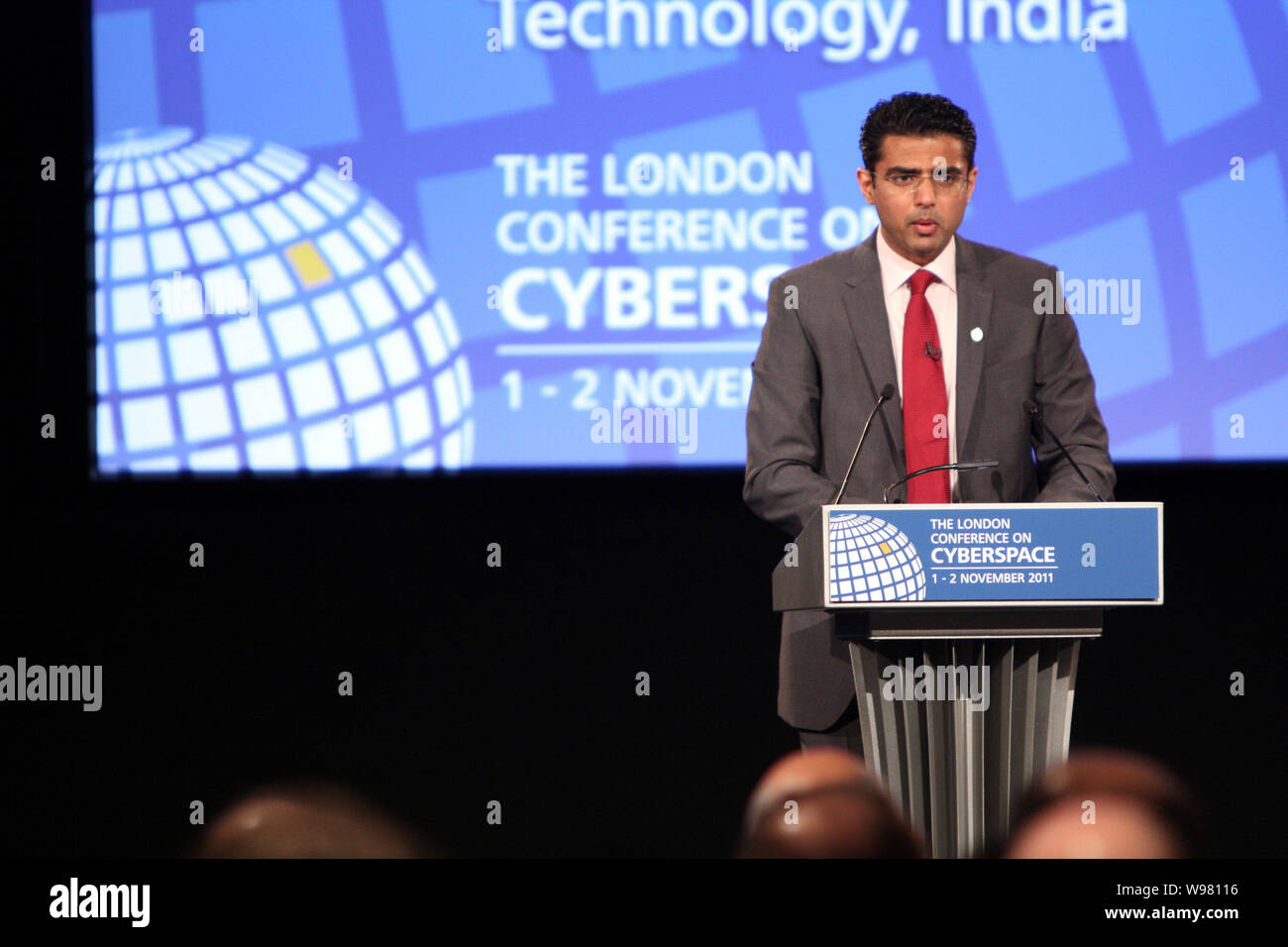 Sachin Pilot, Ministre d'État au ministère des Communications et de la technologie de l'information de l'Inde, prononce un discours à la Conférence de Londres sur C Banque D'Images