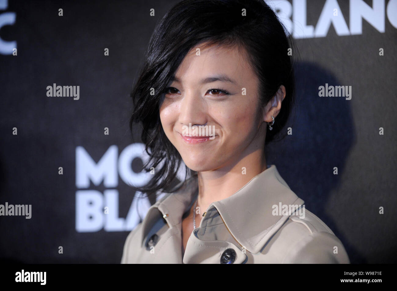 L'actrice chinoise Tang Wei assiste à la cérémonie d'ouverture d'une nouvelle boutique Montblanc dans la ville de Guangzhou, province de Guangdong, Chine du sud, le 20 septembre 2011. Banque D'Images