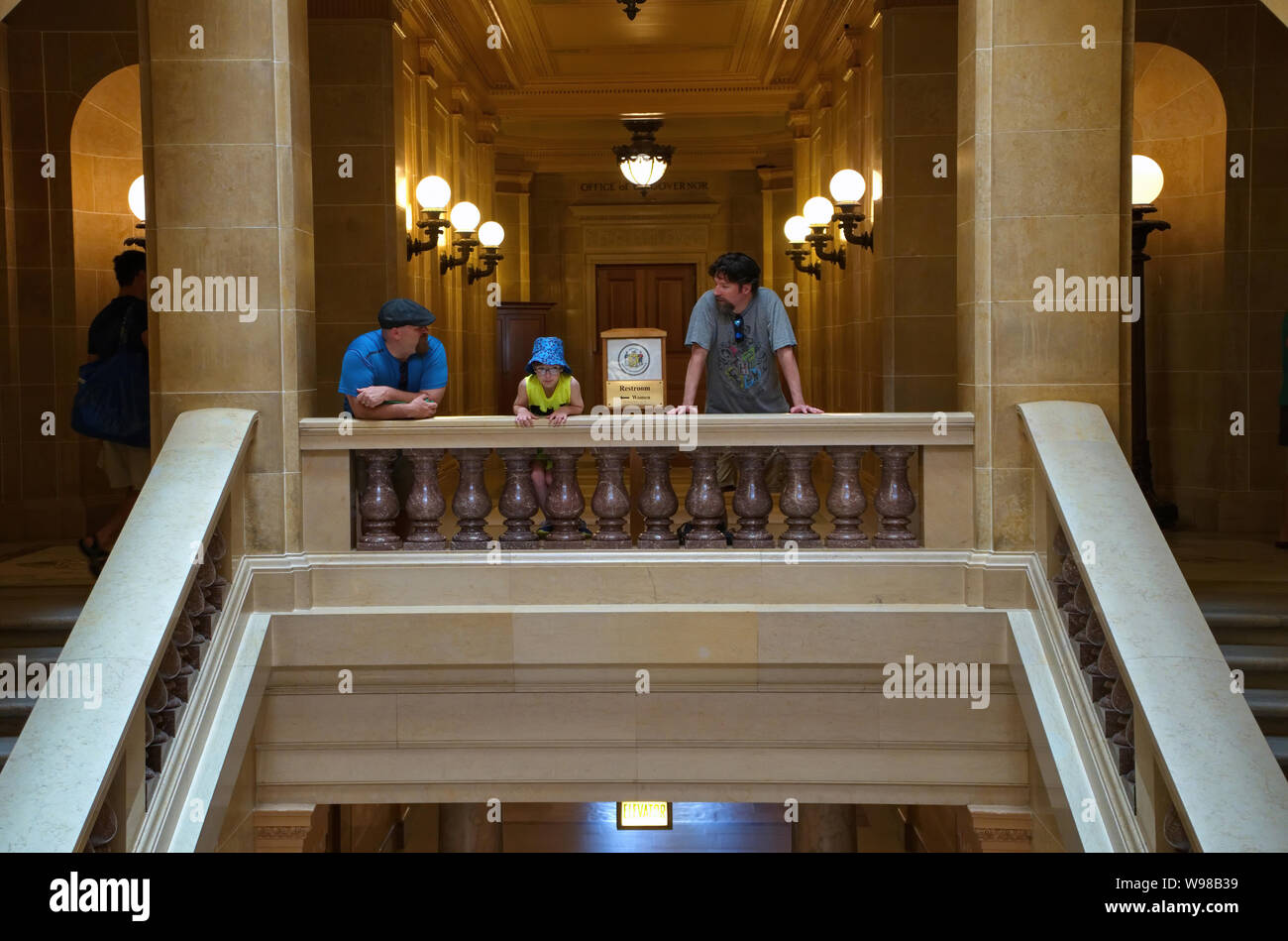 Capitole de l'État du Wisconsin, Madison, WI USA. Aug 2018. Les visiteurs bénéficiant d'expositions historiques et exotiques à l'intérieur de l'oeuvre le Capitol. Banque D'Images