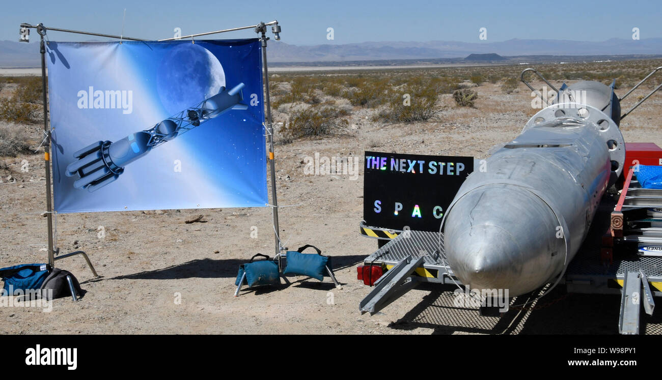 Premier à être vu pour la première fois est le prochain navire de l'espace vol pour ''Mad'' Mike Hughes le daredevil qui a lancé lui-même 1 875 pieds en l'air sur une fusée construite en mars 2018. Ce prototype de navire une fois fait en 3-4 ans, Mike va essayer d'atteindre 65 000 pieds ? Les événements sont en cours de film pour la Science Channel pour la prochaine nouvelle série ''des astronautes.'' dans l'air en 2020. Credit : Gene Blevins/ZUMA/Alamy Fil Live News Banque D'Images