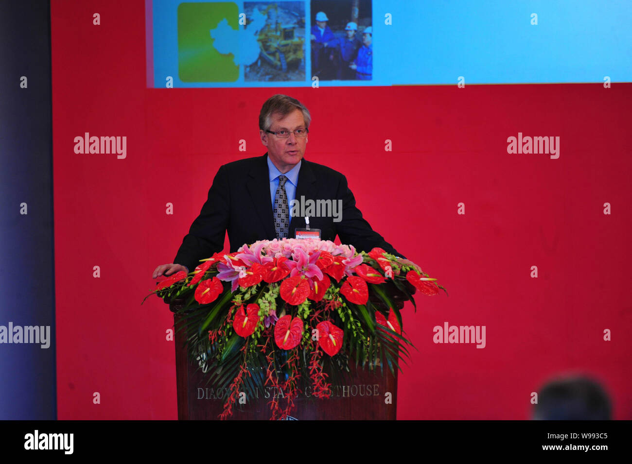 --File-Douglas R. Oberhelman, PDG de Caterpillar parle lors de la China Development Forum 2011 à Beijing, Chine, 21 mars 2011. Caterpillar Inc. a Banque D'Images