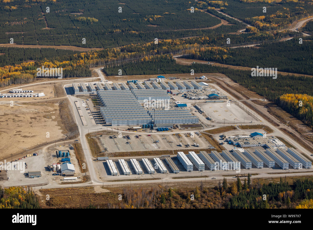 Wapasu camp près de société d'exploitation des sables bitumineux Husky Energy le lever du soleil. Banque D'Images