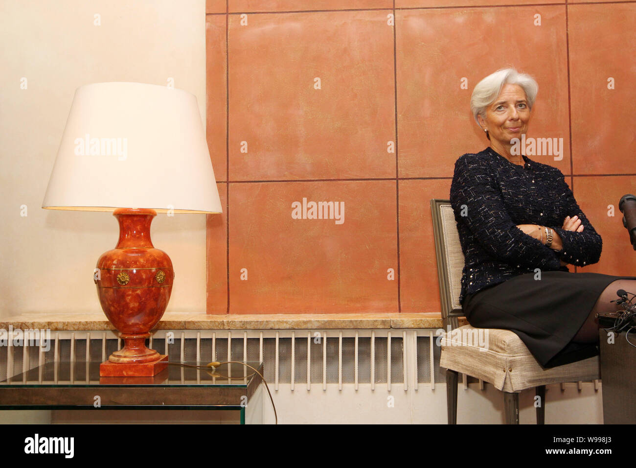 La ministre française des Finances Christine Lagarde parle lors d'une conférence de presse à Beijing, Chine, 9 juin 2011. Le Ministre chinois des Affaires étrangères Yang Jiechi le mercredi Banque D'Images