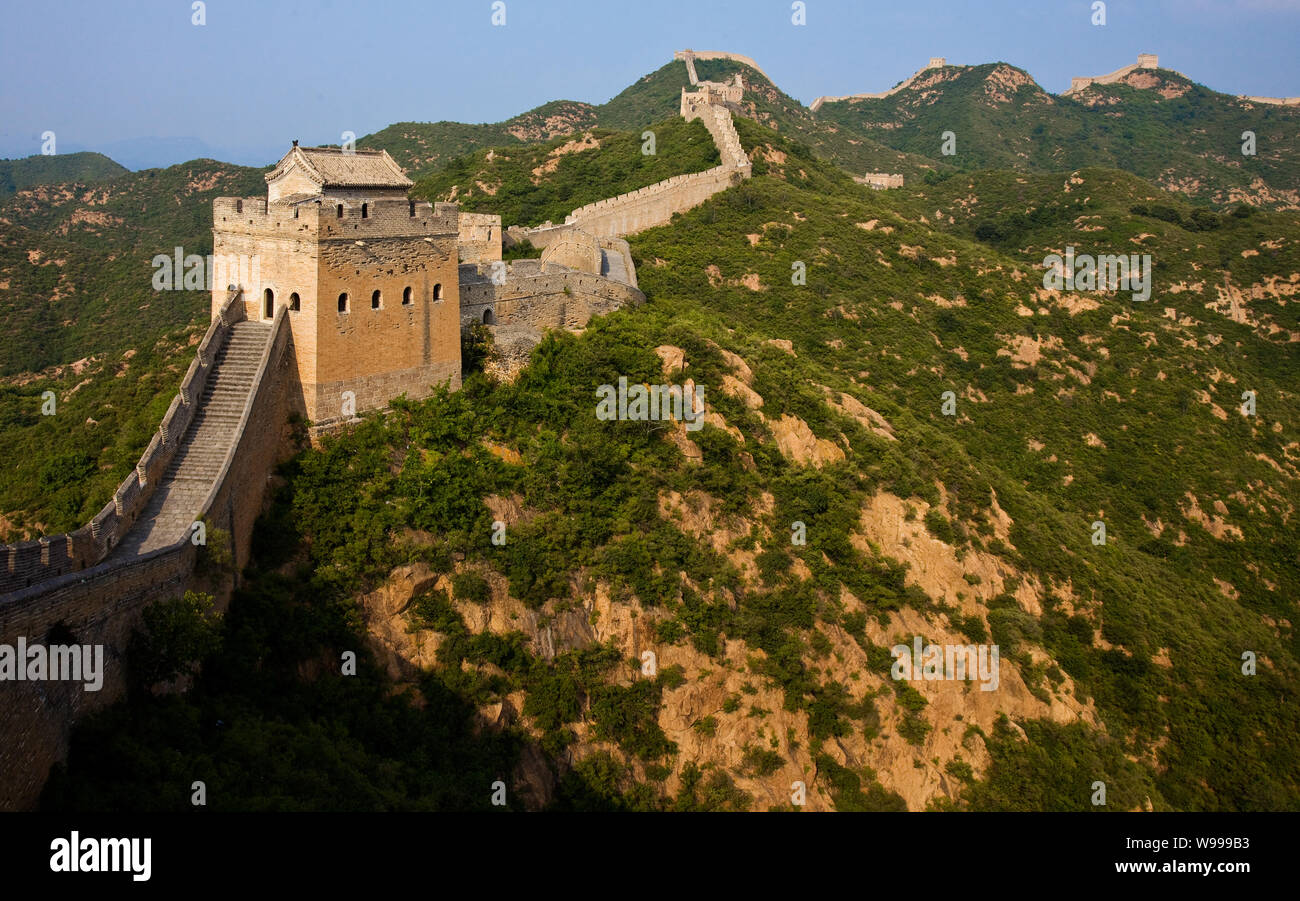 --File--Vue sur la Grande Muraille de Luanping, province de Hebei, Chine du nord 2 août 2011. La Chine est dû à tenir sa première marche pour le SIDA - une collecte de wal Banque D'Images