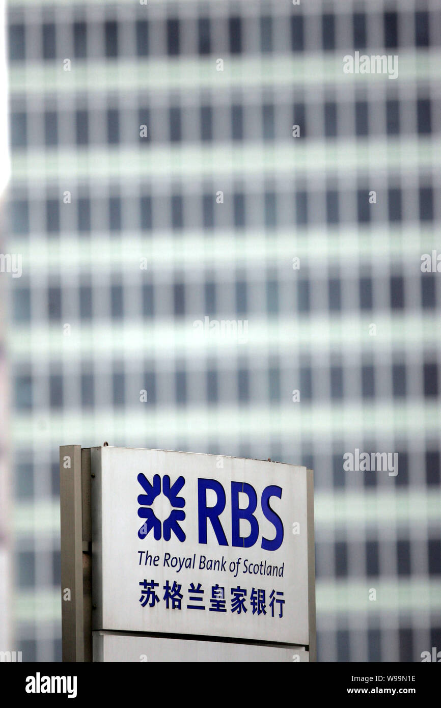 --FILE--une pancarte de la RBS (Royal Bank of Scotland) est photographié à Shanghai, Chine, le 8 avril 2010. Banque de Chine est un important concurrent dans la ra Banque D'Images