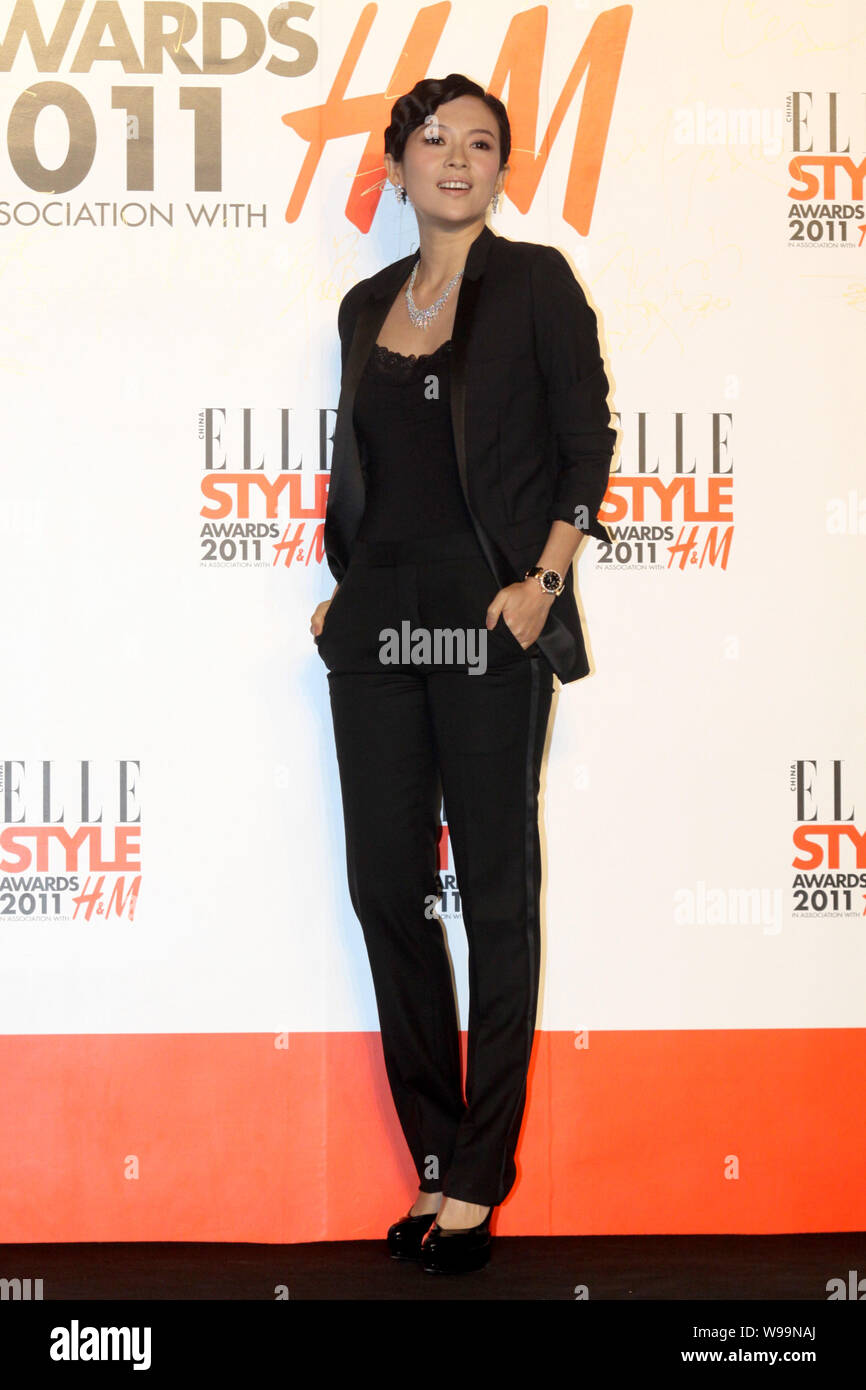 L'actrice chinoise Zhang Ziyi elle assiste à la cérémonie de remise des Prix 2011 de style à Shanghai, Chine, le 15 novembre 2011. Banque D'Images