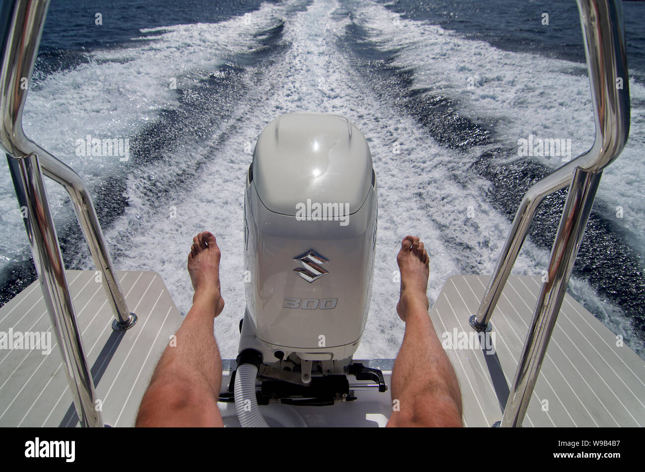 L'action hors-bord près de Cadaques sur la Costa Brava, Catalogne Espagne Banque D'Images