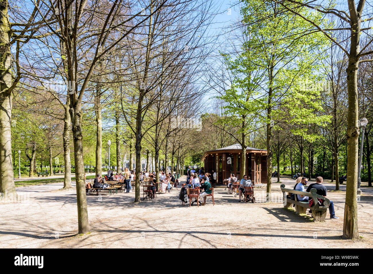 Le pic-bois, autrefois connue comme la Guinguette Royale, est un café en plein air dans le Parc de Bruxelles, Belgique. Banque D'Images