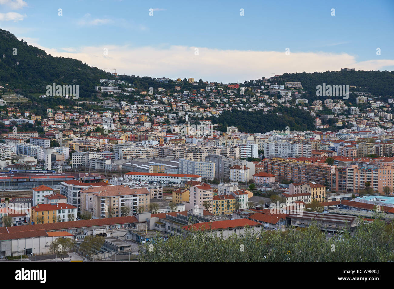 Nice, France - le 04 avril 2019 : Belle vue sur la ville d'en haut. Banque D'Images