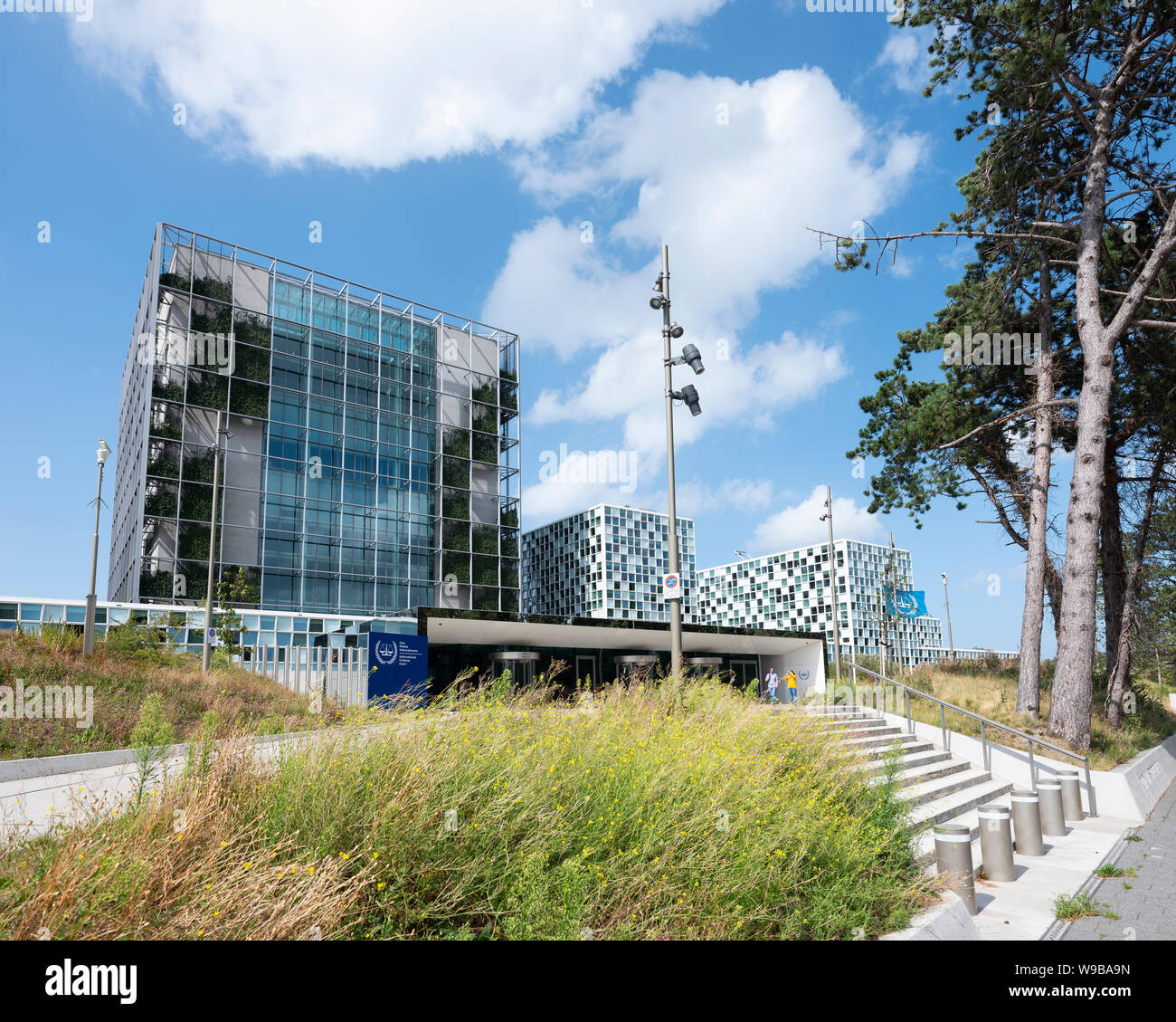 La Haye, Pays-Bas, 10 août 2019 : Cour pénale internationale en ville néerlandaise de La Haye sous ciel bleu en été Banque D'Images