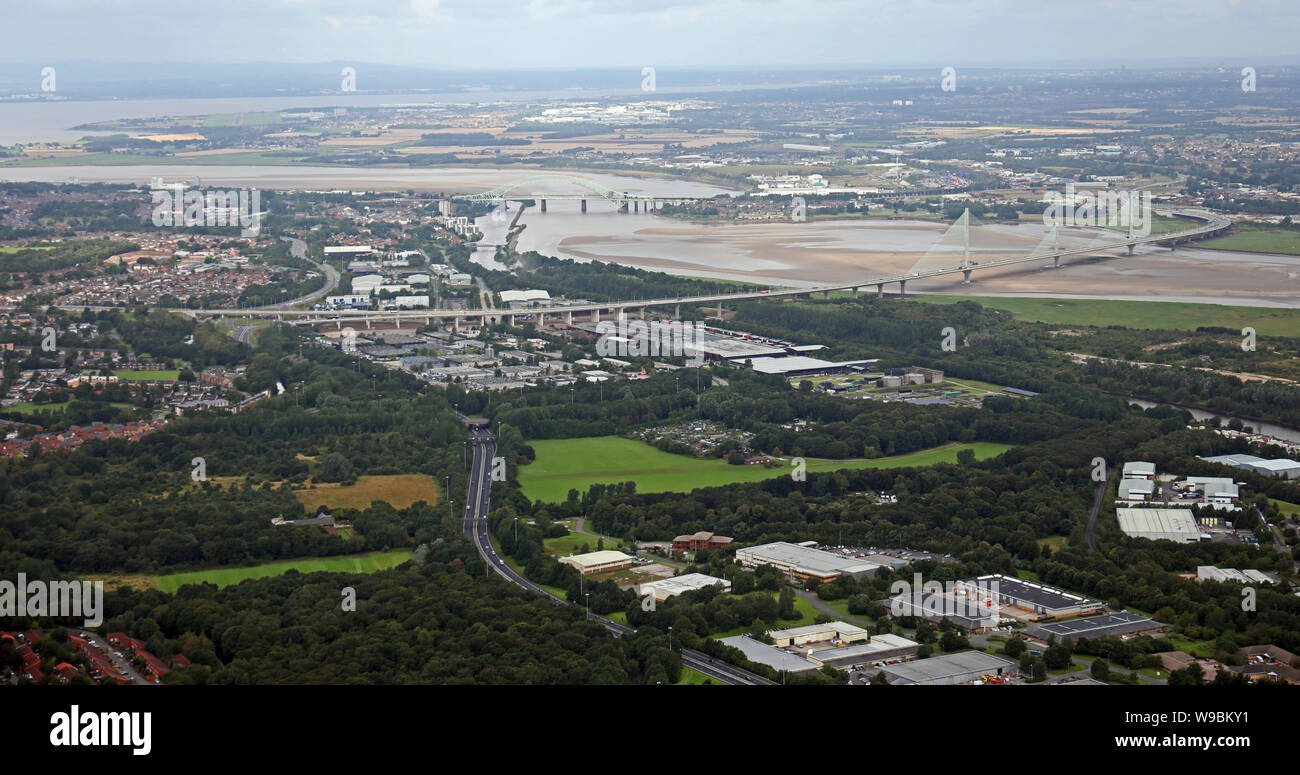 Vue aérienne de de Runcorn & la Rivière Mersey, Cheshire, Royaume-Uni Banque D'Images