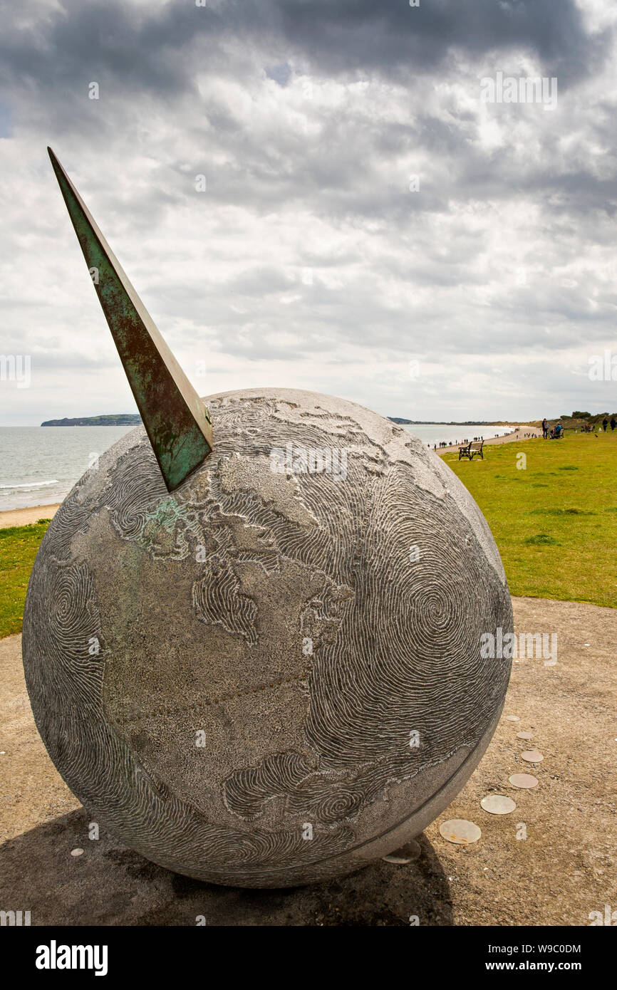 L'Irlande, Leinster, Fingal, Portmarnock, orbite excentrique, 2002 sculpture par Remco de Fouw Velvet Strand ci-dessus Banque D'Images
