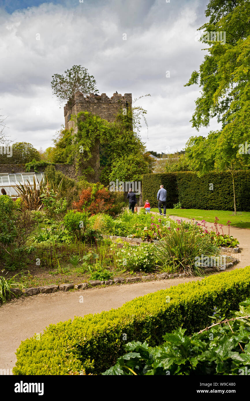 L'Irlande, Leinster, Fingal, Co Dublin, Malahide Castle Gardens, Clocher de l'Alpine Yard Banque D'Images