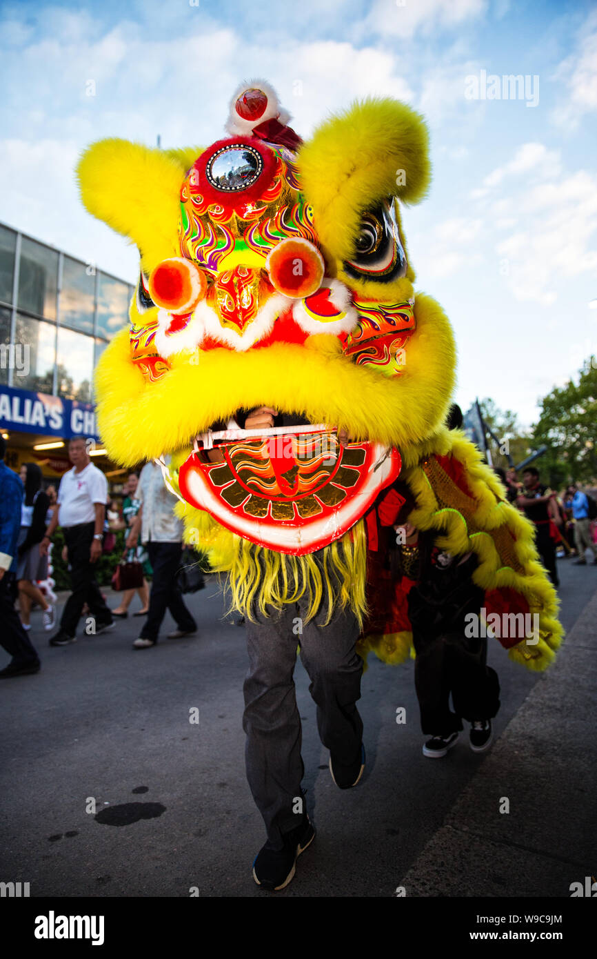 SYDNEY, AUSTRALIE - mars 9,2018 : danseurs Lion Chinois prendre part à la parade d'ouverture pour Parramasala, Sydney, le festival multiculturel primaire. Banque D'Images