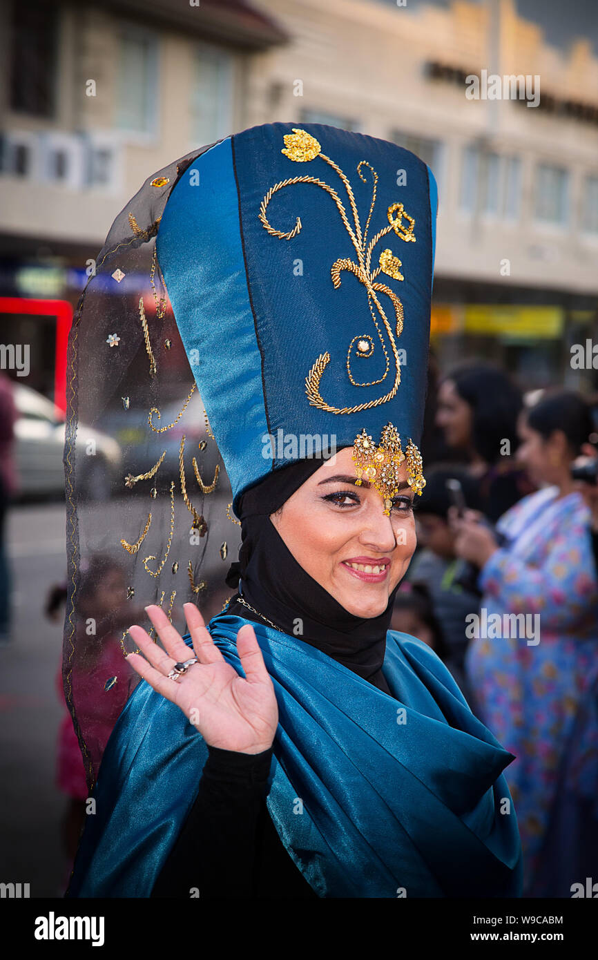 SYDNEY, AUSTRALIE - MARS 10,2017 : une dame turque prenant part à la parade d'ouverture pour Parramasala - une grande fête célébrant le multiculturalisme. Banque D'Images