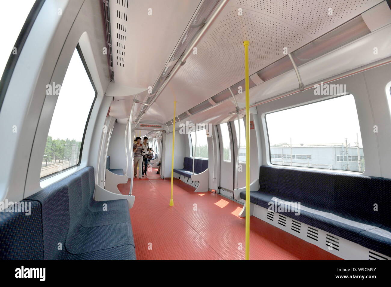 L'intérieur d'un Chinois avancés- faible à moyenne vitesse Maglev Train pendant l'exécution d'un test dans la ville de Tangshan, province de Hebei, Chine du Nord Lundi, 15 juin 200 Banque D'Images