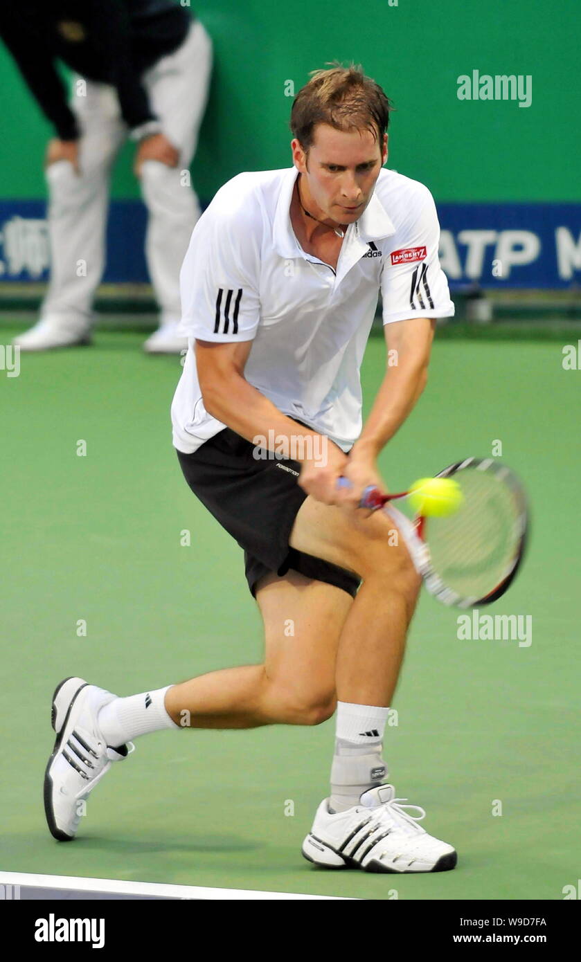 Florian Mayer de l'Allemagne est en concurrence contre Philipp Petzschner de l'Allemagne dans le premier tour de l'ATP Masters 2009 Shanghai 1000 Tournoi de tennis en Banque D'Images