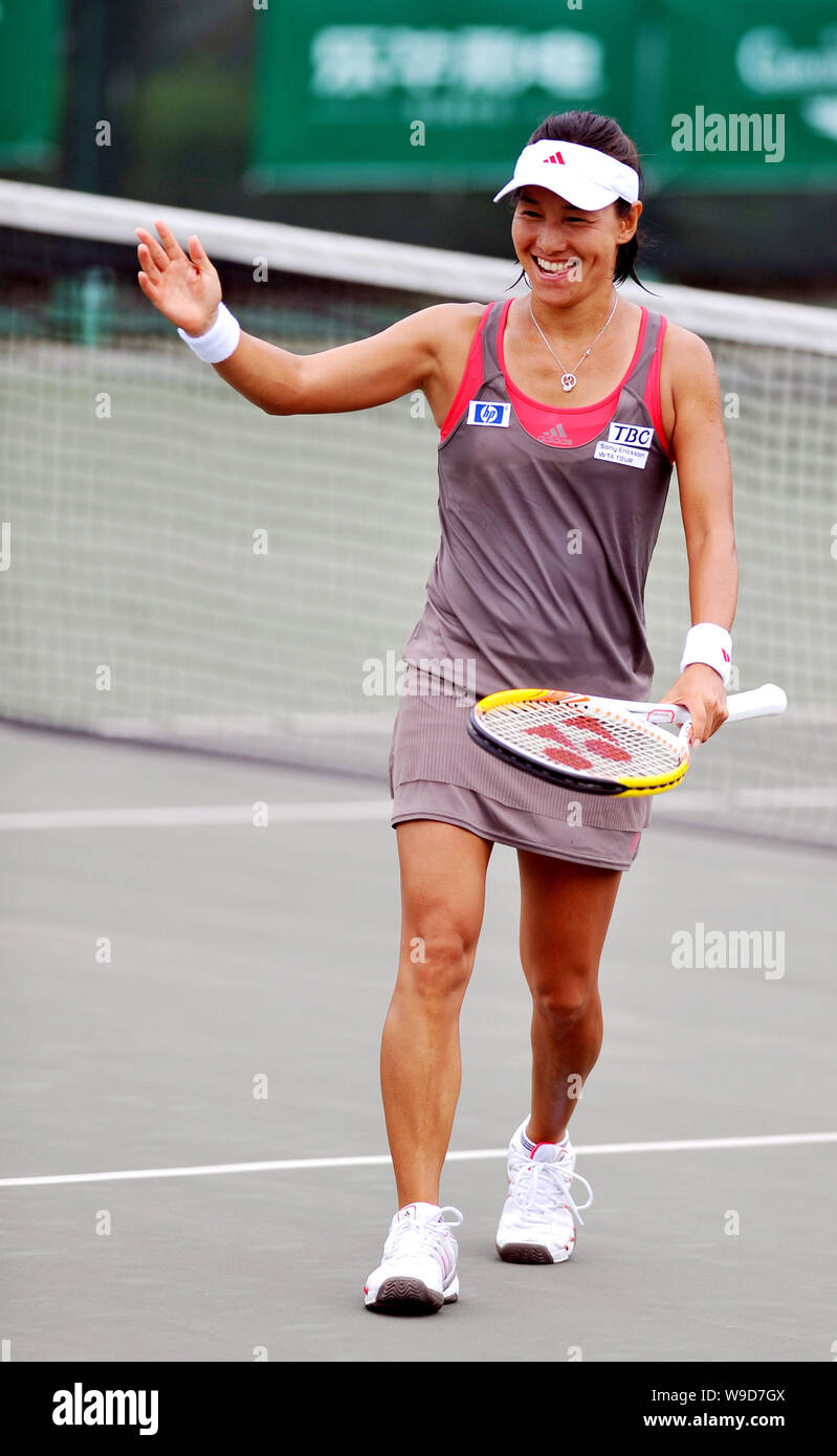 Kimiko Date Krumm du Japon alors qu'elle et gestes Sun Tiantian Chines sont en concurrence contre Chang Kai-Chen et Chen Yi du Taipei chinois au cours de la fi Banque D'Images