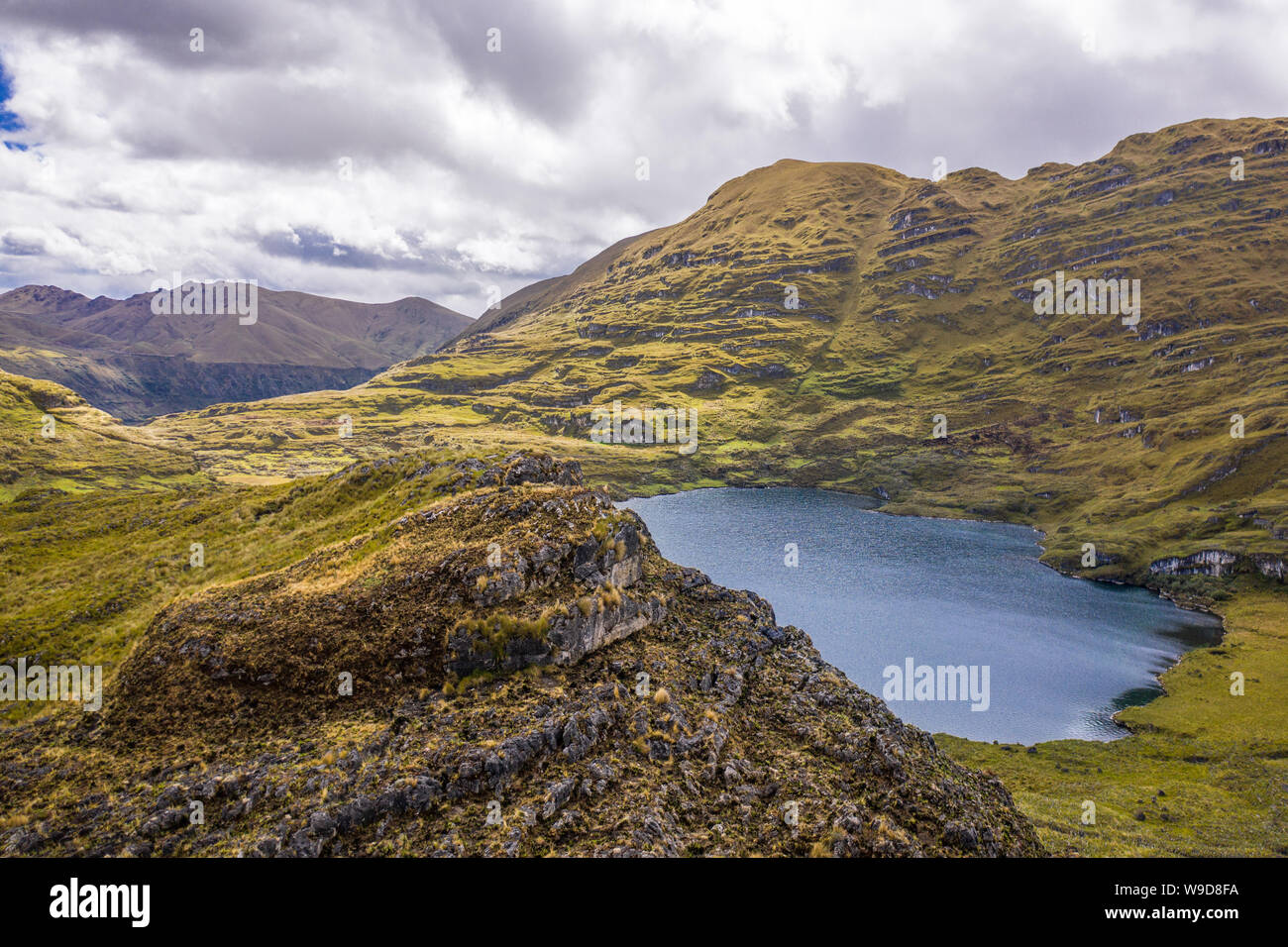 Lac De Sierpe à côté de la petite colonie de Atuen, Pérou Banque D'Images