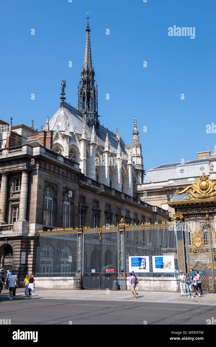 L'architecture gothique de la Sainte-Chapelle à côté du Palais de Justice, île de la Cité, Paris, France Banque D'Images