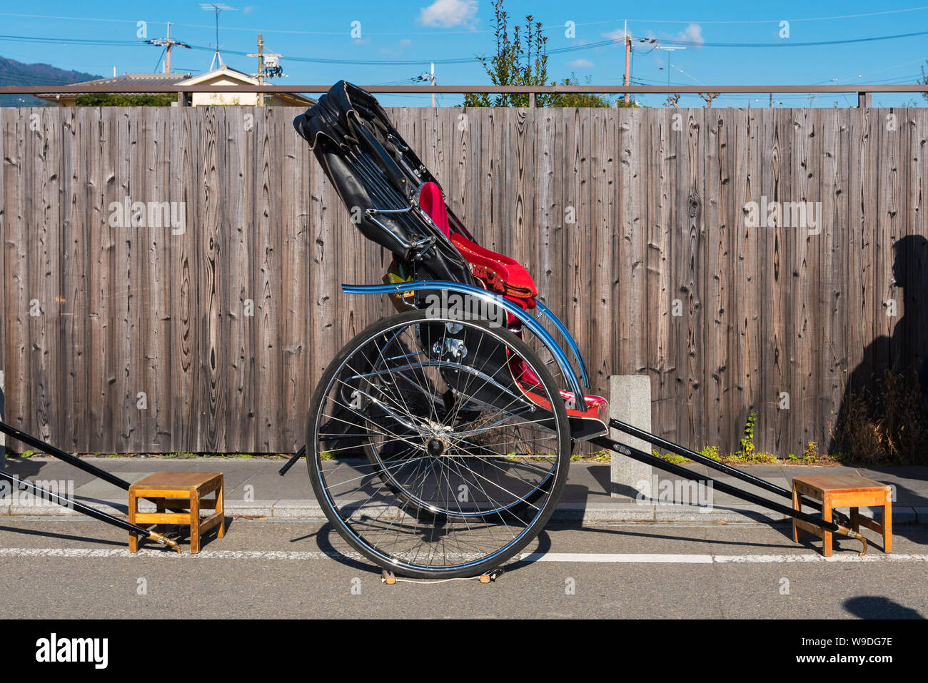 Pour pousse-pousse traditionnel au service de tourisme de Arashiyama à Kyoto Arashiyama.est un monument de l'attraction pour les touristes. Banque D'Images