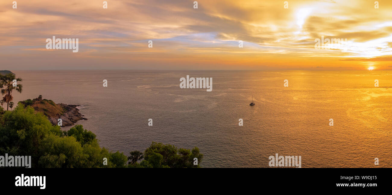 Coucher de scène à cap Phromthep le meilleur de la nature vue coucher du soleil à Phuket, Thaïlande Banque D'Images
