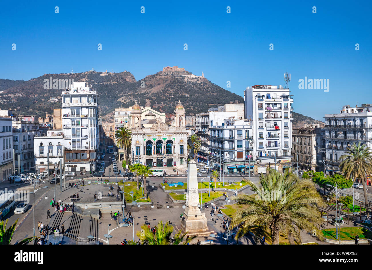 Algérie, Oran city , Premier de novembre Square, théâtre régional et Monument de la Liberté Banque D'Images