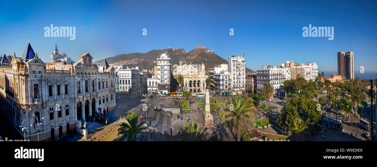 Algérie, Oran city , Premier de novembre Square, théâtre régional et Monument de la Liberté Banque D'Images