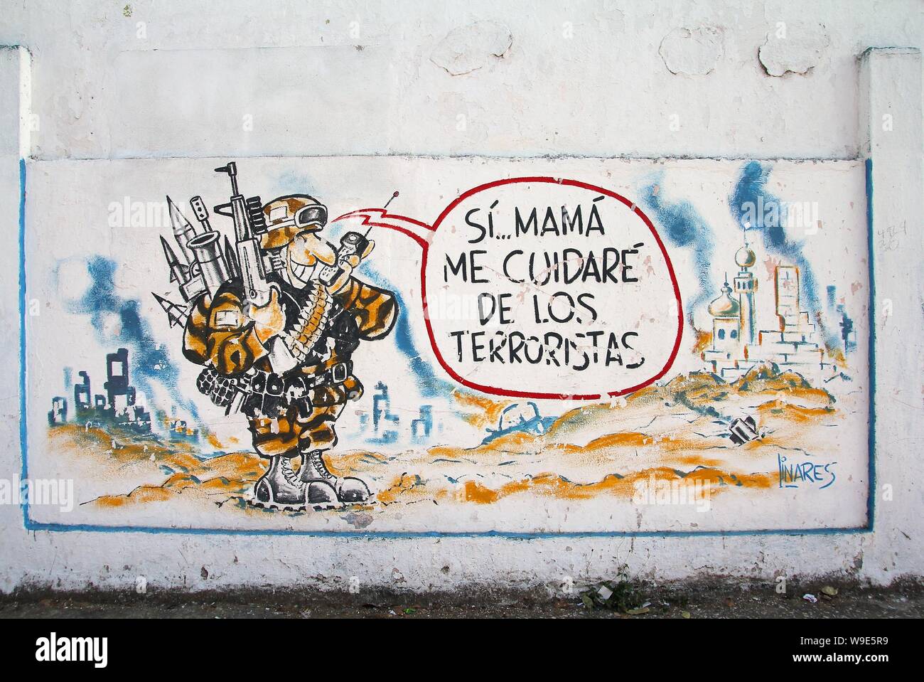 SANTA CLARA, CUBA - février 22, 2011 : Wall mural avec de la propagande anti-américaine à Santa Clara, Cuba. Attitude antiaméricains Parallèlement est promu par les g Banque D'Images