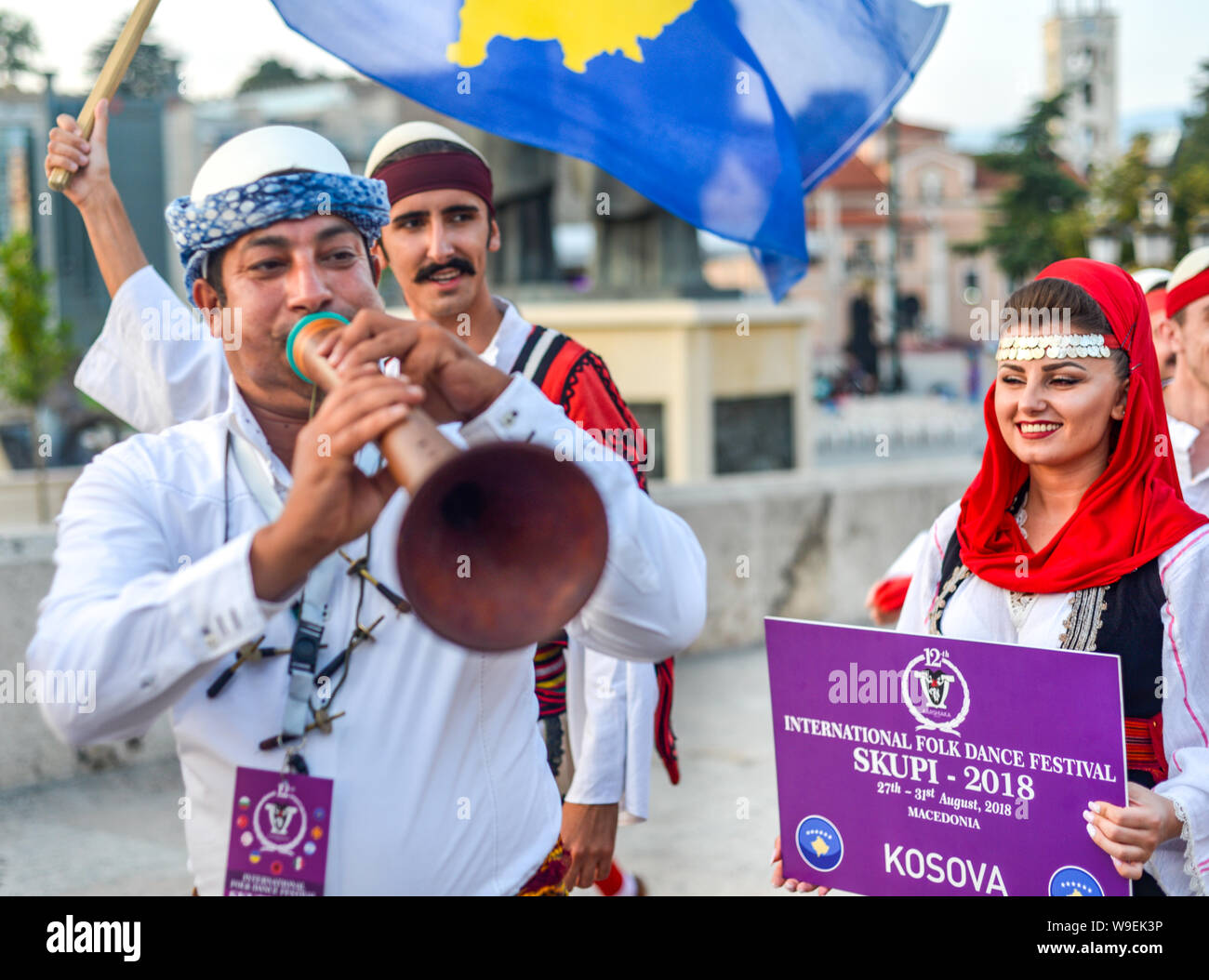 Macédoine SKOPJE/nord-Août 28 2018 : Artistes kosovar à Skopje festival international de la musique et de la danse.Les participants ont défilé acros Banque D'Images