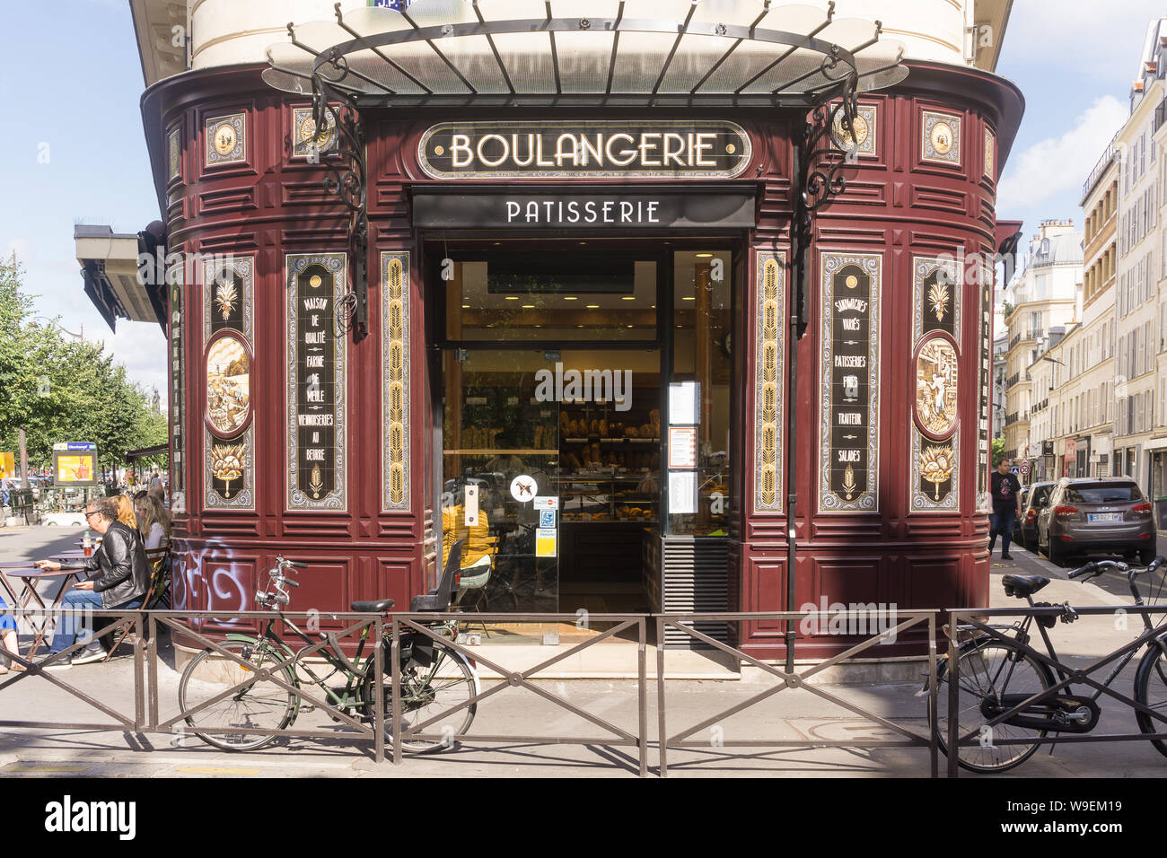 Boulangerie française Paris - extérieur d'une boulangerie dans le 11ème arrondissement de Paris, France. Banque D'Images
