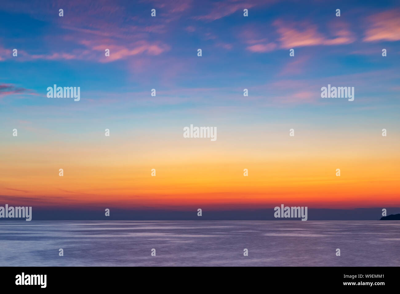 L'exposition longue et vibrante fond coucher de soleil Banque D'Images