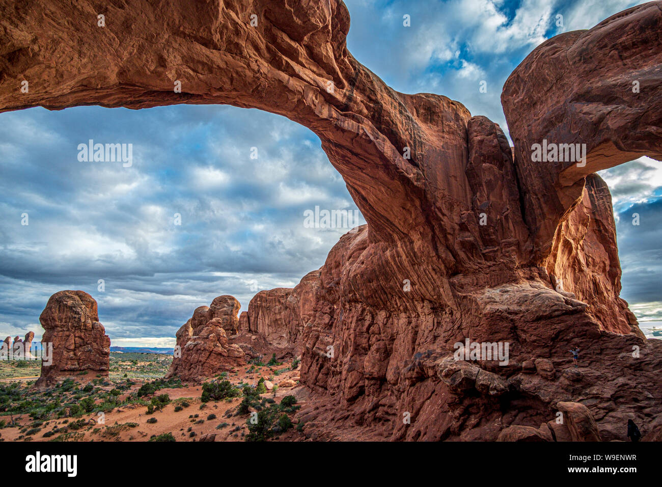 Dans l'Arcade Double belles Arches National Park, Utah, USA Banque D'Images