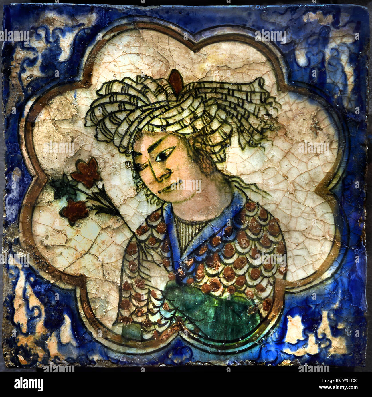 Tuile avec figure 1590-1630 Ispahan Iran art Islamique Iranienne d'Ispahan a prospéré à partir de 1050 (pour 1722, notamment dans le 16ème et 17ème siècles sous la dynastie safavide lorsqu'elle est devenue la capitale de la perse pour la deuxième fois de son histoire en vertu de Shah Abbas le Grand. ) Banque D'Images