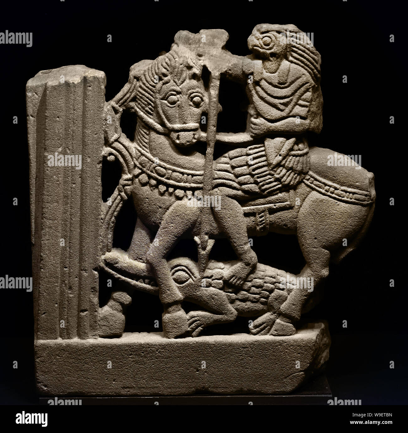 Horus Cavalier - Cavalier 270 BC - 350 AD'était une ville importante en Basse-nubie. L'Égypte, l'Égyptien. ( Horus a une tête de cheval, sur un cheval richement harnaché, transperçant un crocodile avec sa lance. Cet animal semble s'associer avec le dieu Seth. ) Banque D'Images