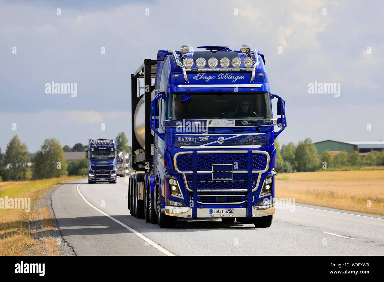 Luopajarvi, Finlande. Le 8 août 2019. Volvo FH Le Viking LXVIII de Dinges logistique en convoi à la principale manifestation du camionnage Power Truck Show 2019. Banque D'Images