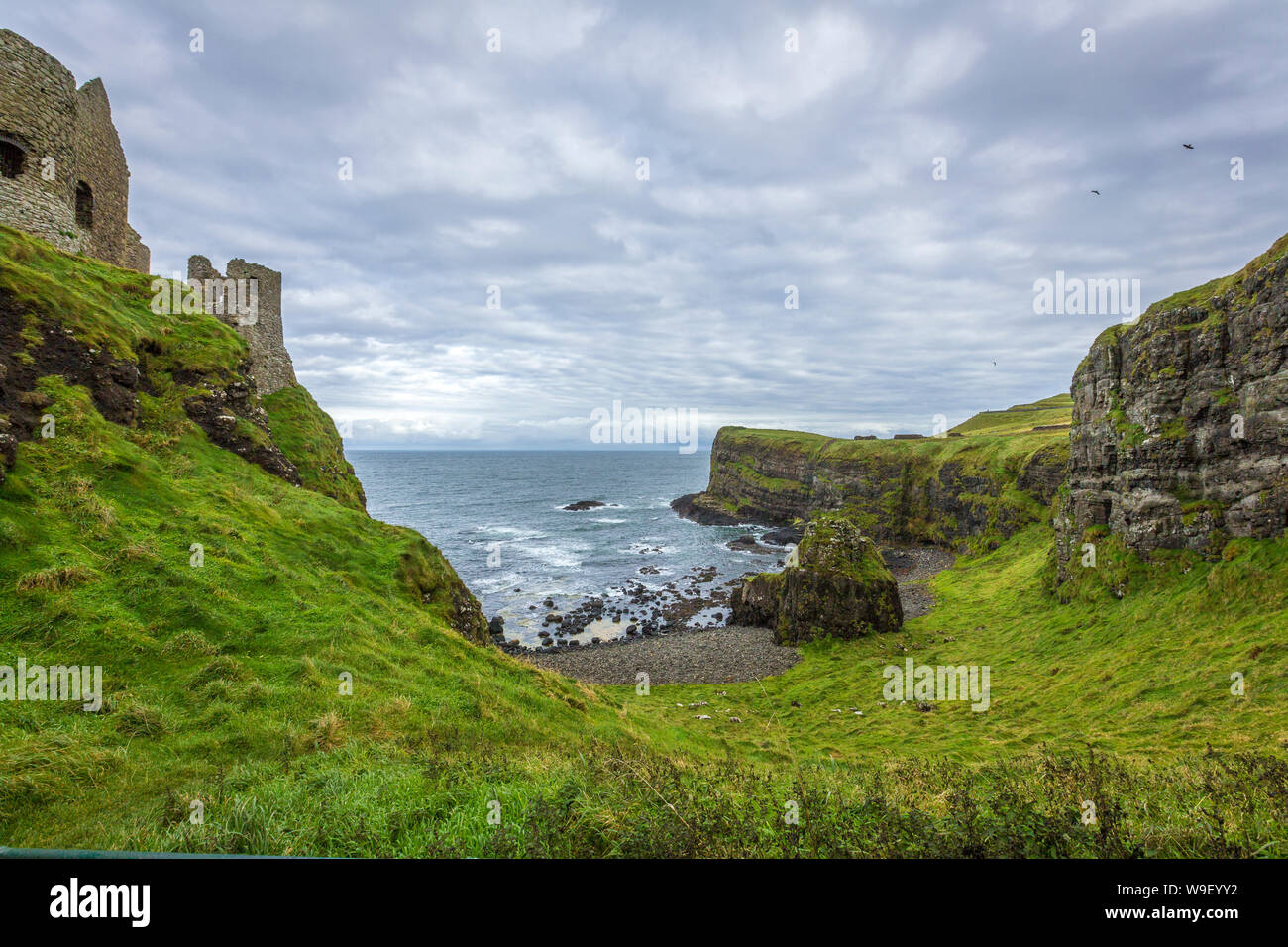 Le Château de Dunluce sur la magnifique côte d'Antrim, Co Antrim, en Irlande du Nord Banque D'Images