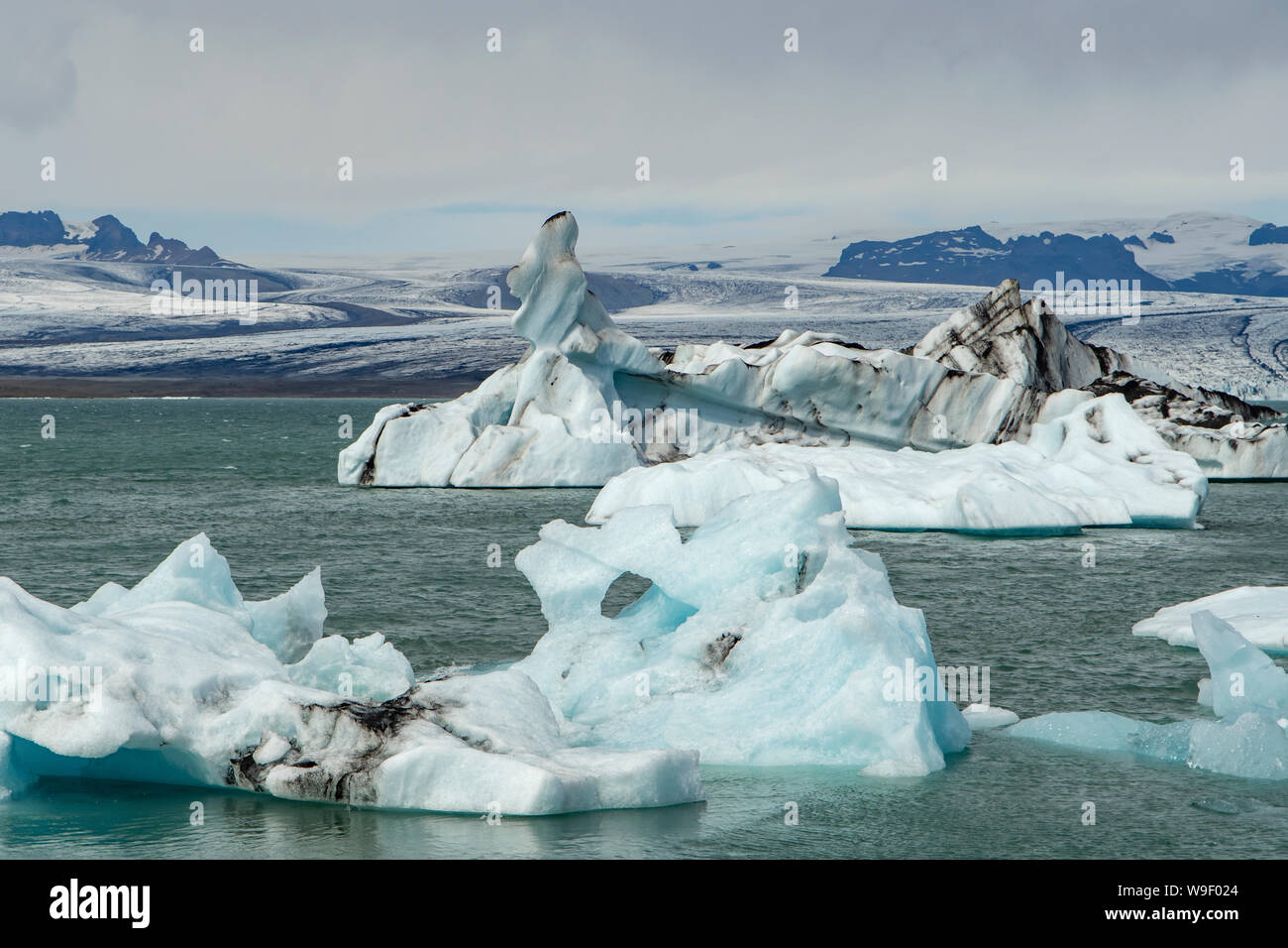 Icebergs dans la Lagune glaciaire du Jökulsárlón, au NP, l'Islande Vatnajokull Banque D'Images