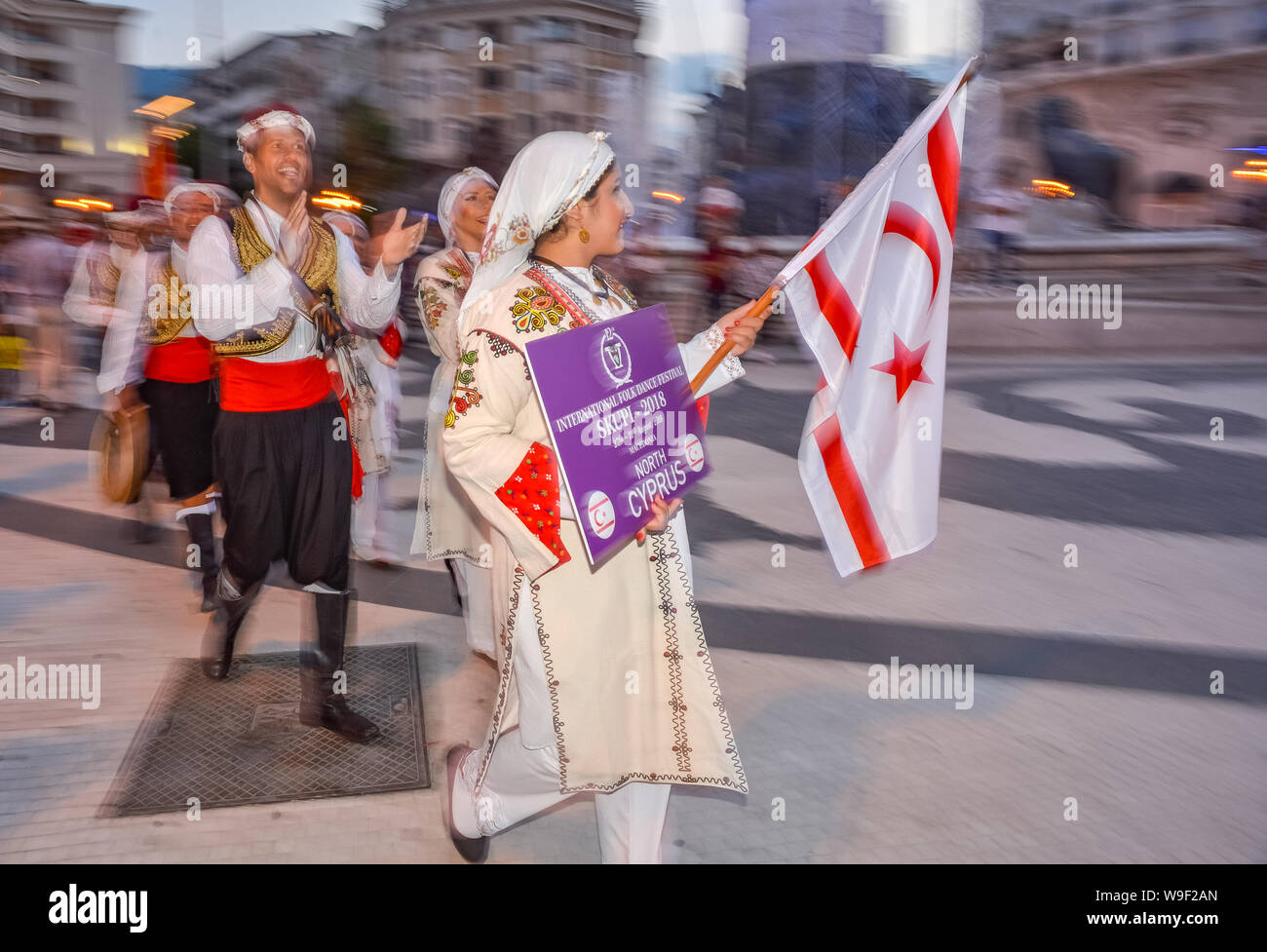 Macédoine SKOPJE/nord-28 août 2018 : Les danseurs de Noth Chypre effectuer en place de Macédoine à Skopje le festival international de la musique et de la danse. Banque D'Images