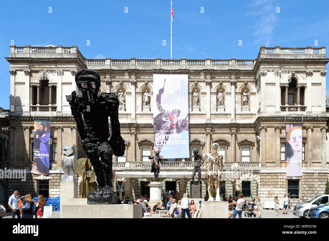L'extérieur de l'Académie Royale des Arts du Canada au cours de l'exposition d'été de 2019, Londres UK Banque D'Images