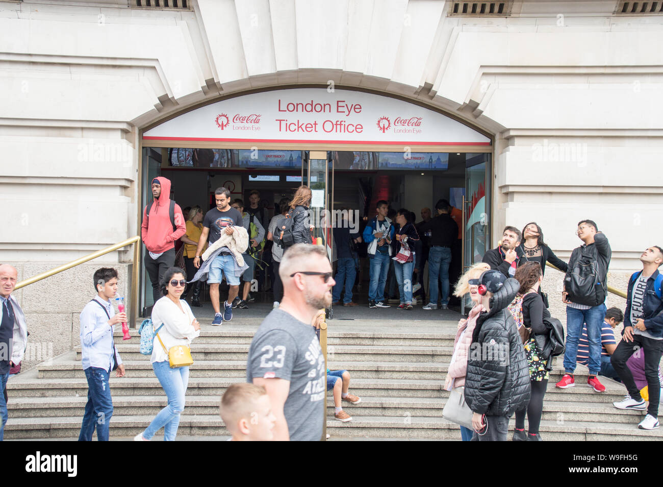 London eye le bureau de vente des billets avec parrain coco-cola imprimé sur l'entrée Banque D'Images London eye le bureau de vente des billets avec parrain coco-cola imprimé sur l'entrée Banque D'Images